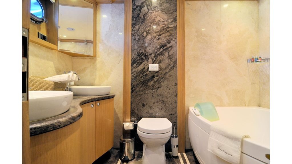 blue-heaven-forward-vip-bath-room-2-1024-576