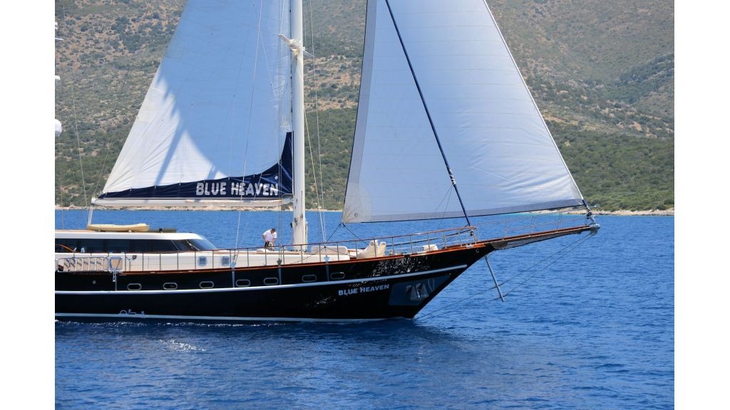 blue-heaven-sailing-4-master-1024-576