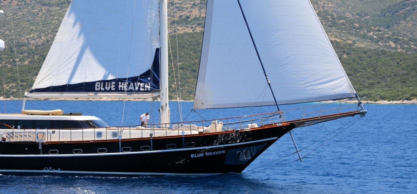 blue-heaven-sailing-4-master-1350-630