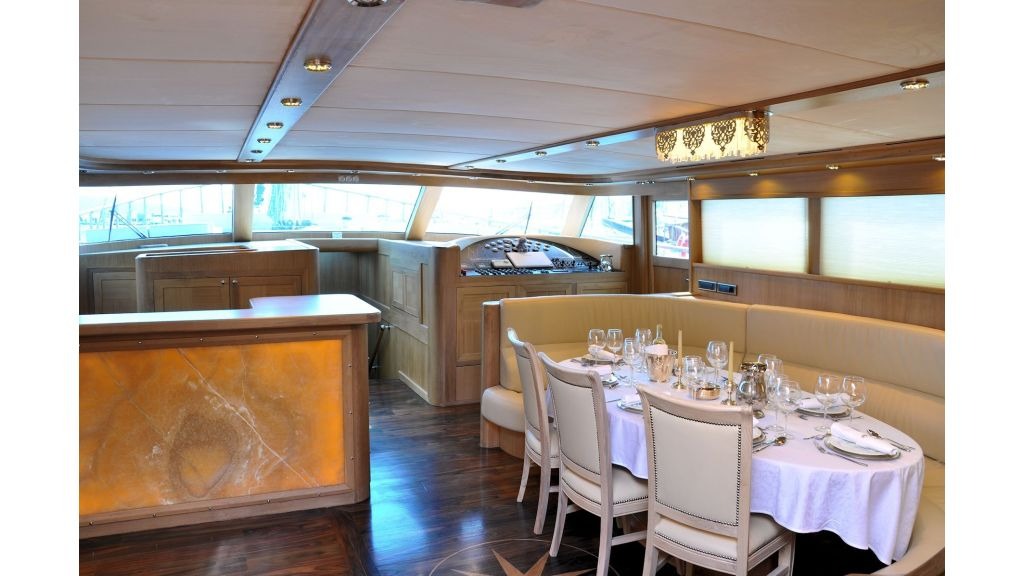 blue-heaven-saloon-table-set-up-1024-576