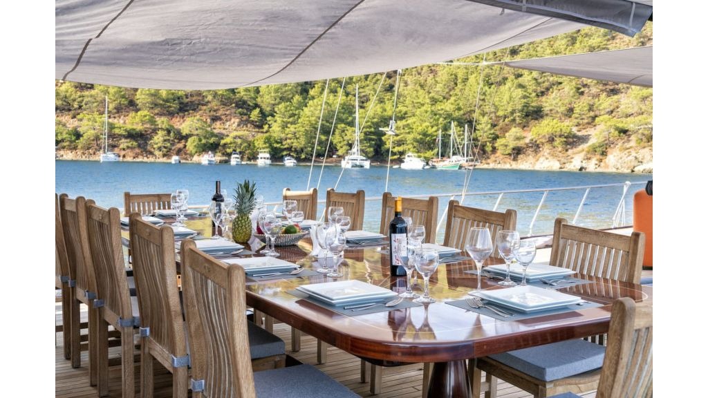 caustic-yacht-11-master-2-1024-576