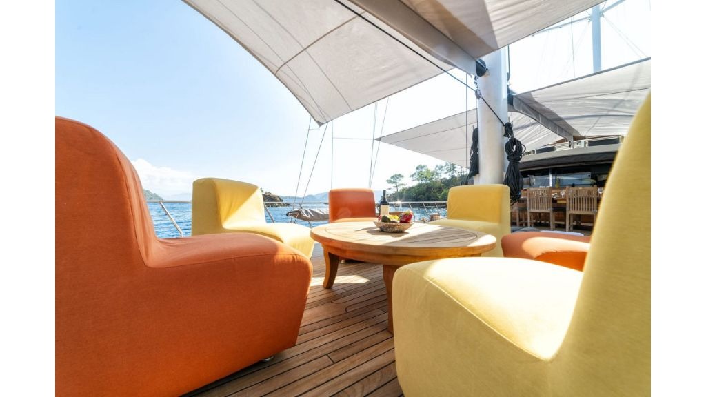 caustic-yacht-13-master-3-1024-576