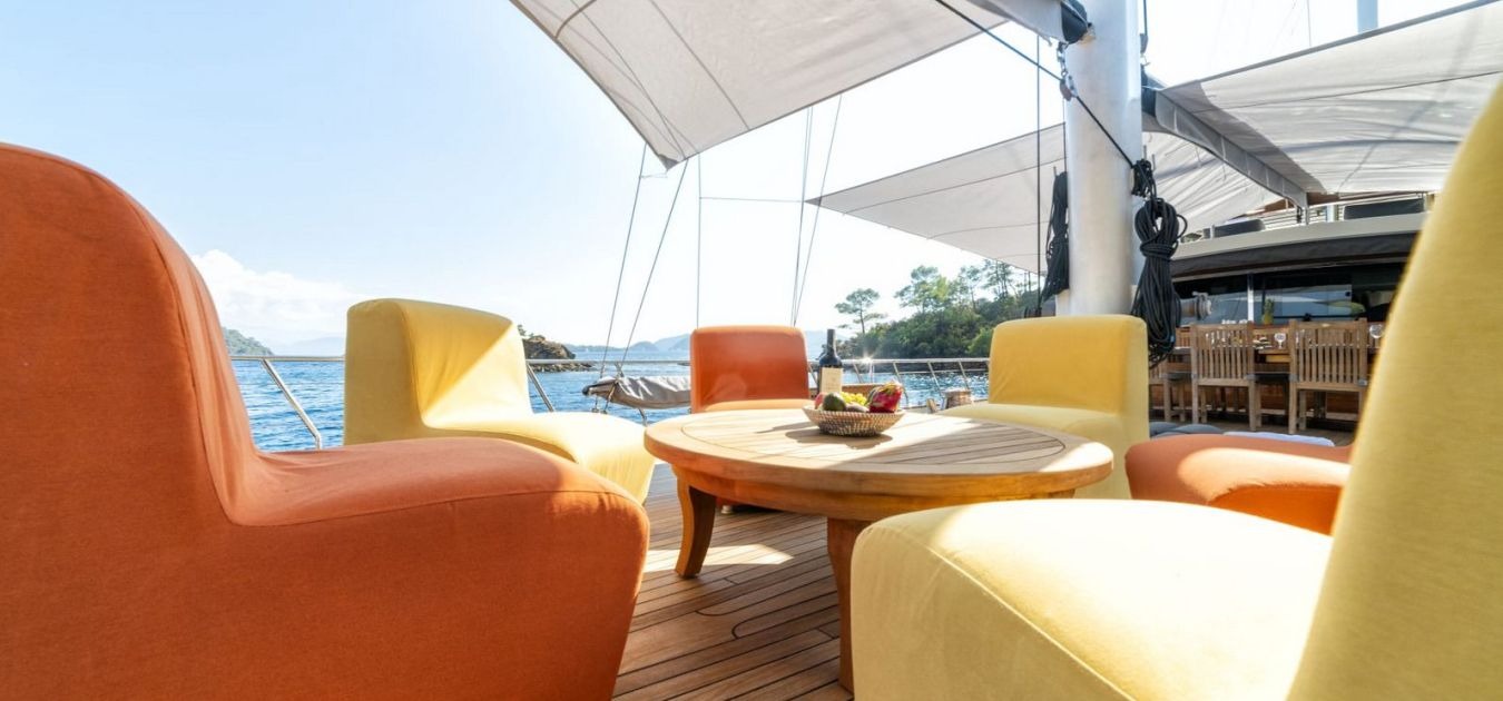 caustic-yacht-13-master-3-1350-630