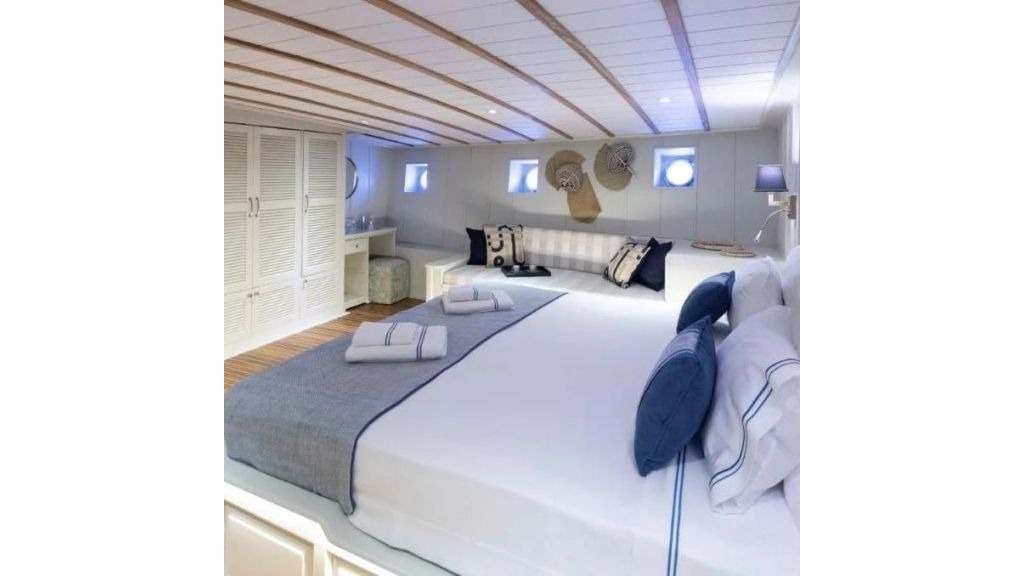 caustic-yacht-16-1024-576