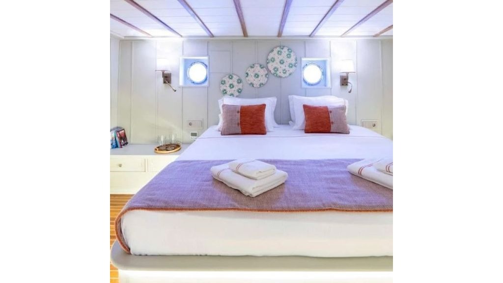 caustic-yacht-20-1024-576