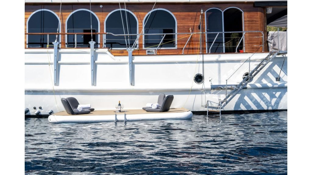 caustic-yacht-5-1024-576