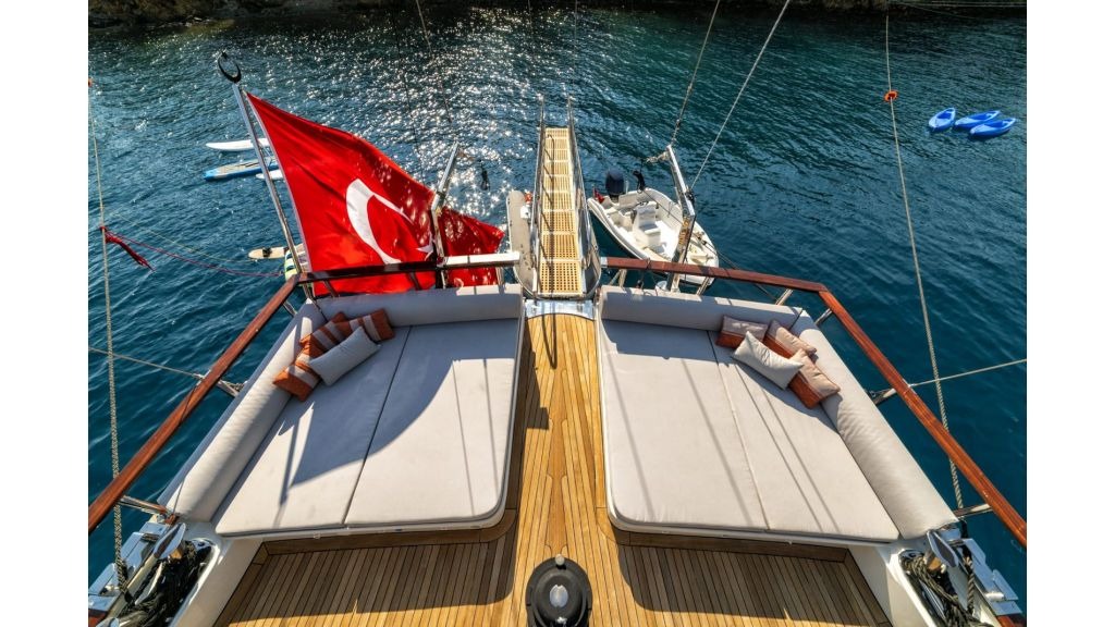 caustic-yacht-6-1024-576