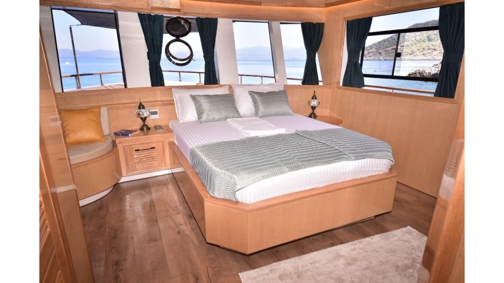 compass-012-1024-576