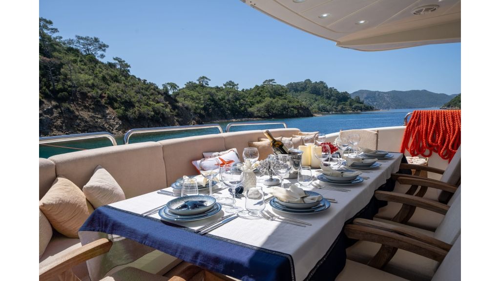 coral-yacht-228-1024-576