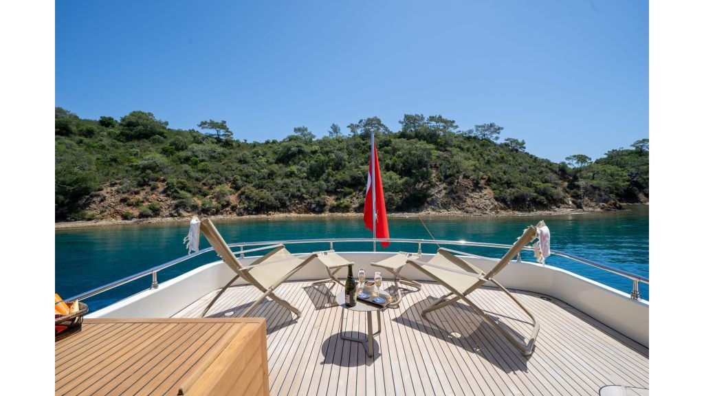 coral-yacht-270-1024-576