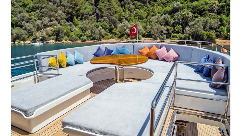 deepwater-yacht-8-1024-576