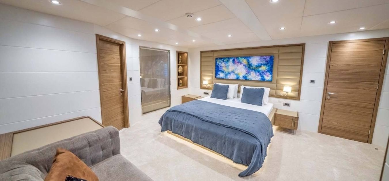 deepwater-yacht-master-2-1350-630