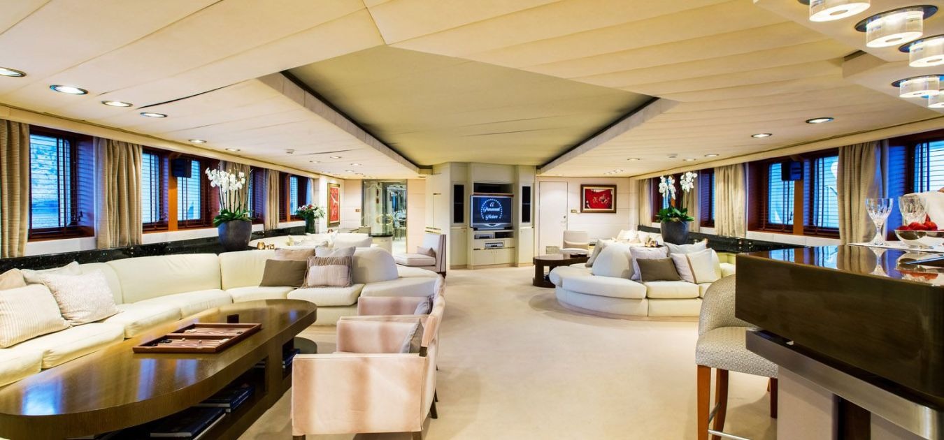 esmeralda-motoryacht-7-master-1350-630