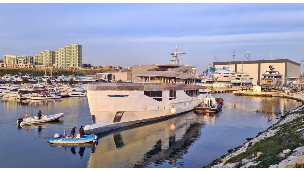 eternal-spark-motor-yacht-2-3-1024-576