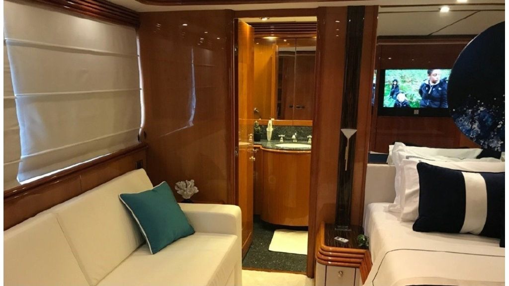 evolution-motoryacht-23-1024-576