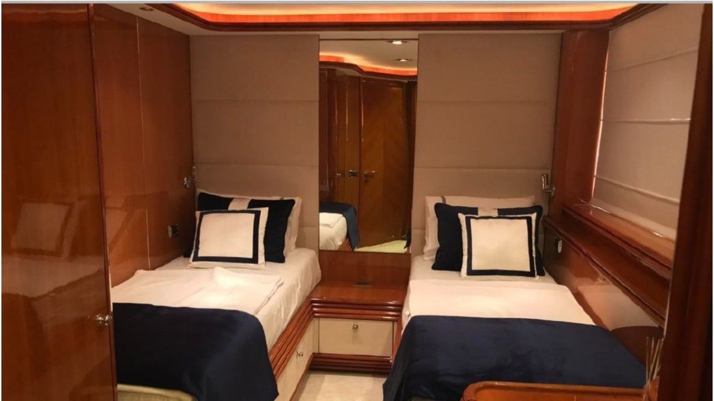 evolution-motoryacht-26-1024-576