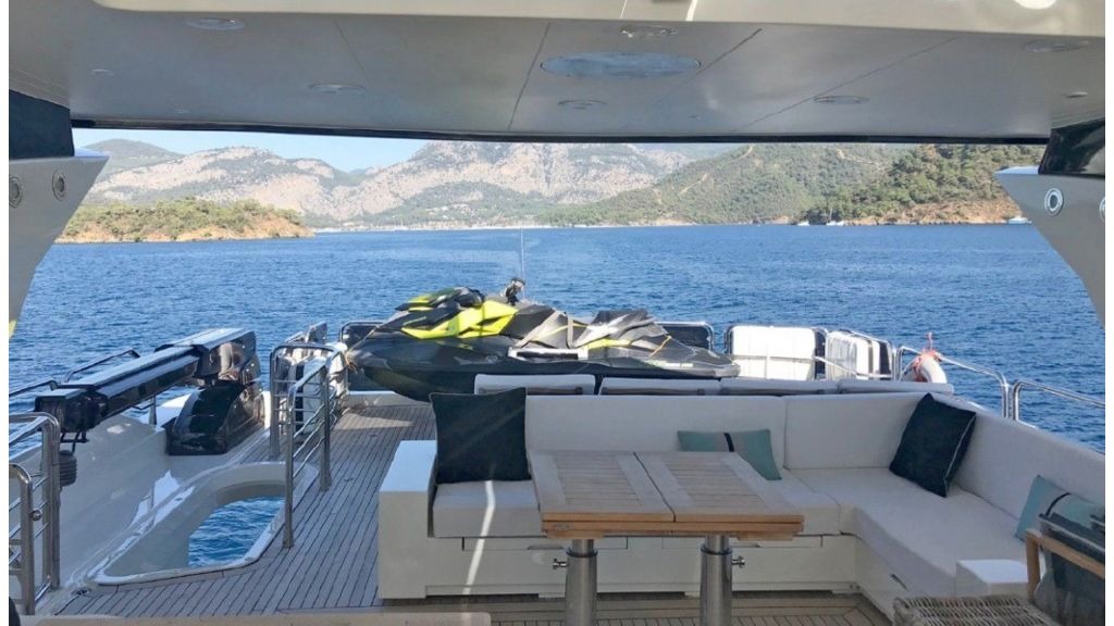 evolution-motoryacht-7-1024-576