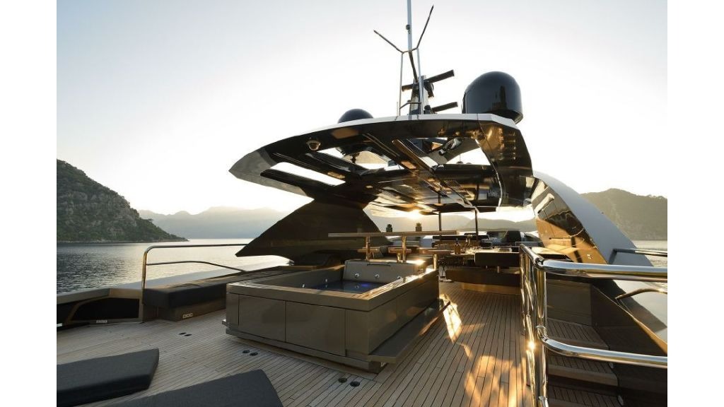 fx-motor-yacht-14-1024-576