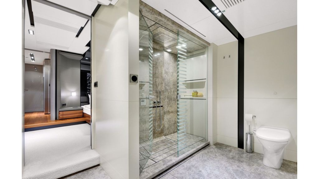 fx-motor-yacht-25-1024-576