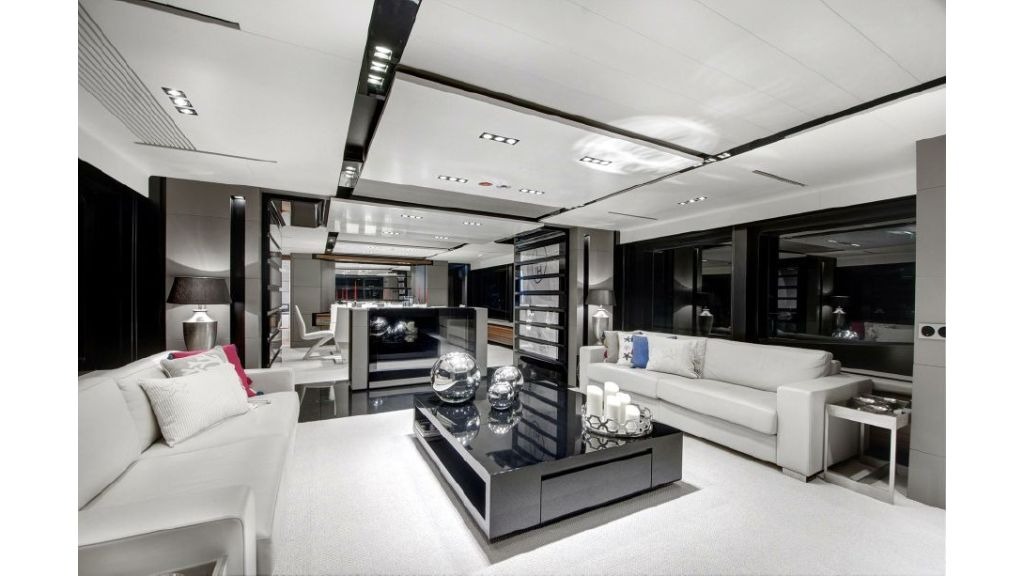 fx-motor-yacht-3-1024-576