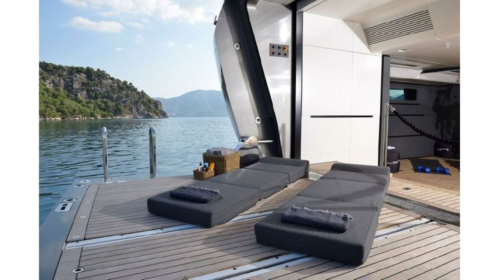 fx-motor-yacht-30-1024-576