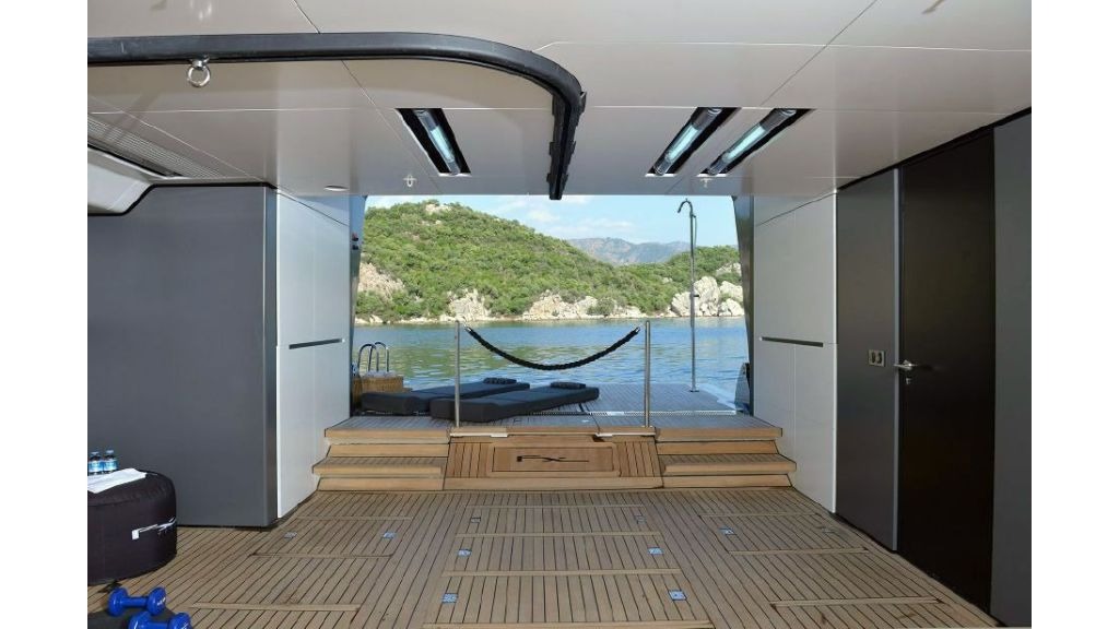 fx-motor-yacht-31-1024-576