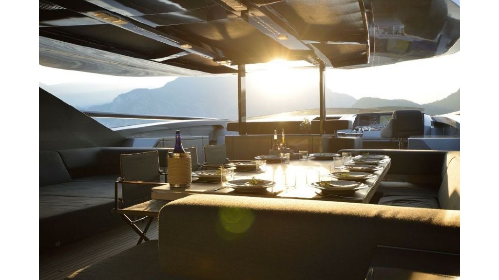 fx-motor-yacht-8-1024-576