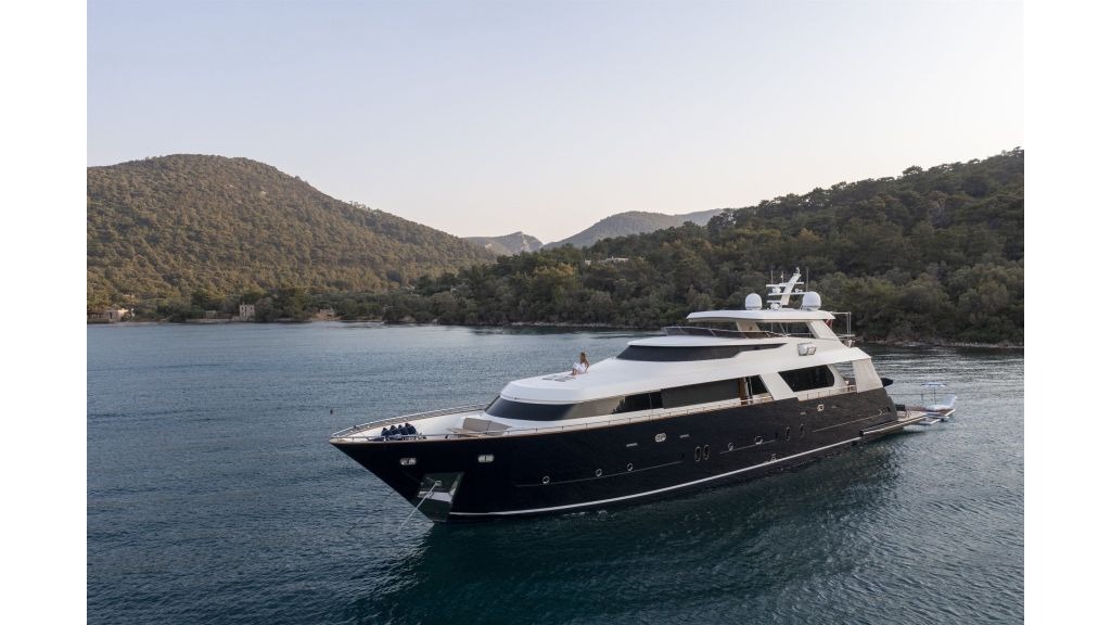 go-motor-yacht-for-charter-10-1024-576