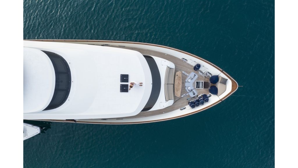 go-motor-yacht-for-charter-11-1024-576