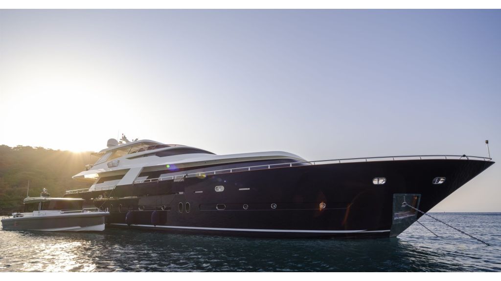 go-motor-yacht-for-charter-15-master-1024-576