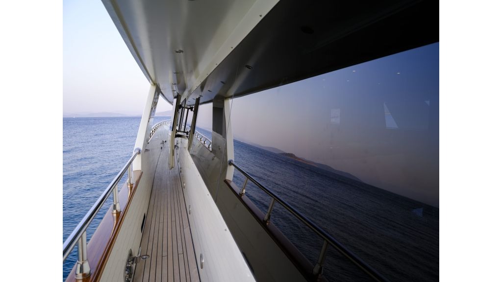 go-motor-yacht-for-charter-19-1024-576