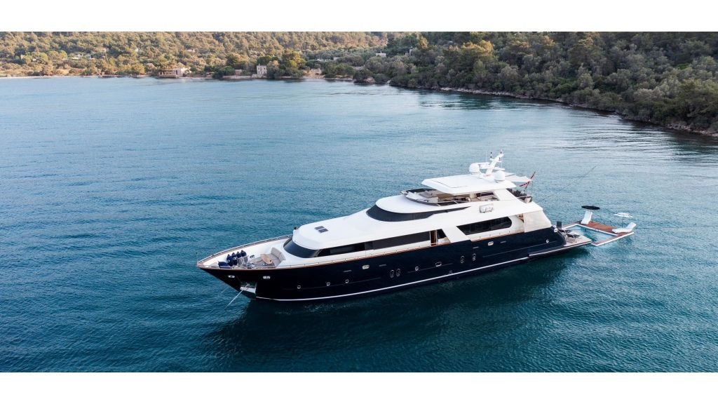 go-motor-yacht-for-charter-9-1024-576