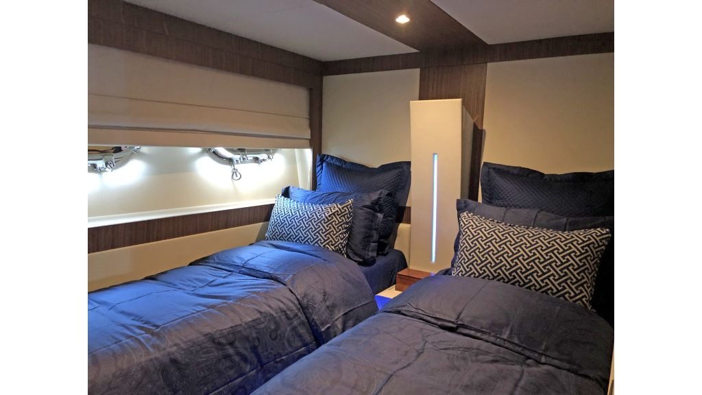 goldfinger-luxury-motor-yacht-31-1024-576