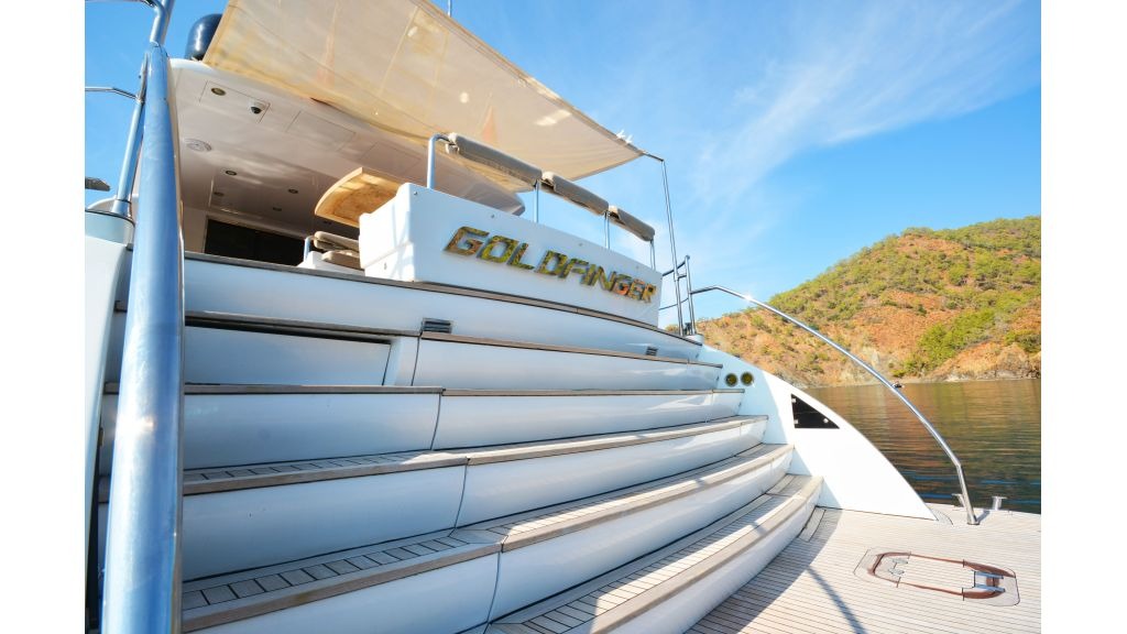 goldfinger-motor-yacht-beach-club-1-1024-576