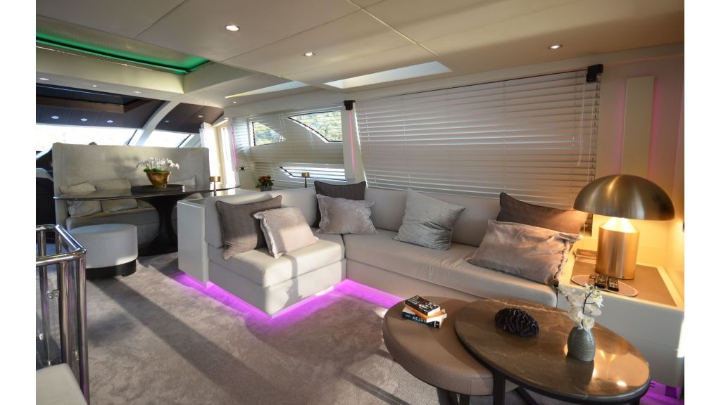 goldfinger-motor-yacht-saloon-2-1024-576