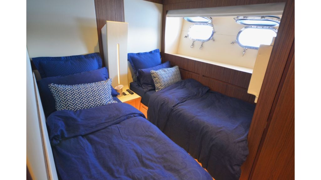 goldfinger-motor-yacht-twin-cabin-1-1024-576