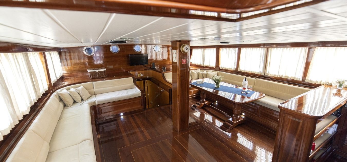 gulet-kayhan-8-master-2-1350-630