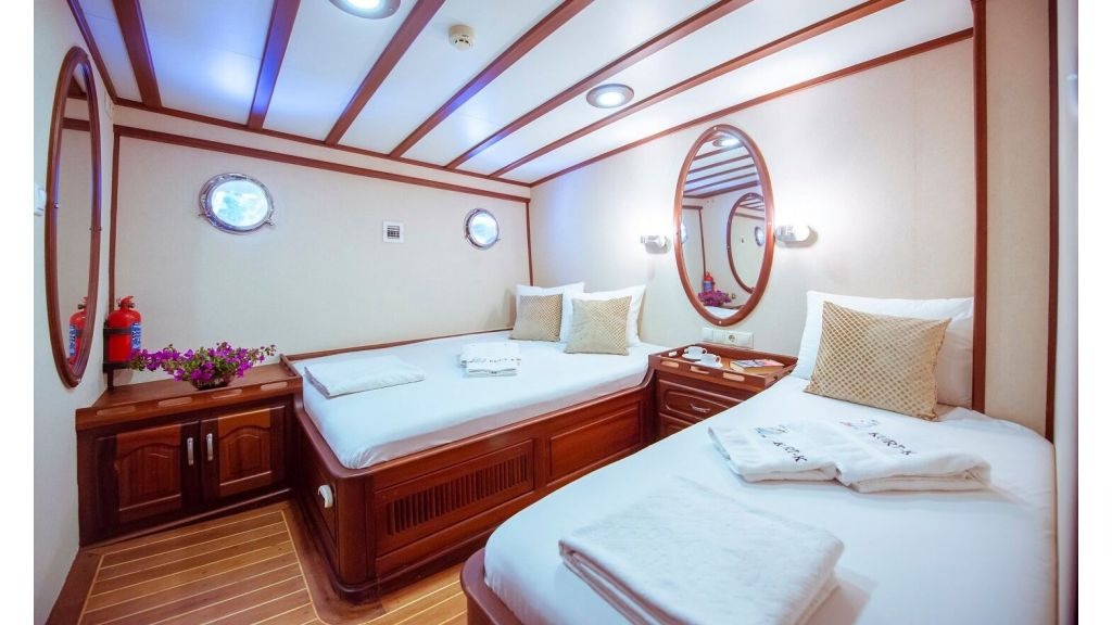 gulet-larin-su-14-1024-576