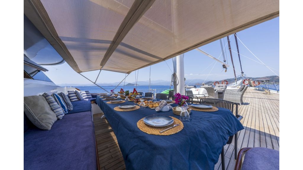 holiday-x-912-1024-576