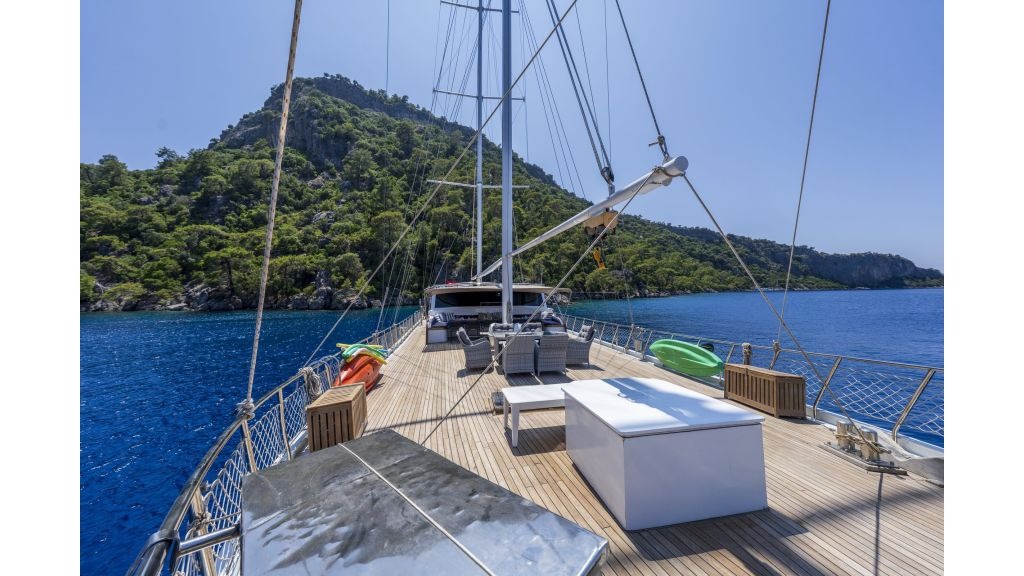 holiday-x-913-1024-576