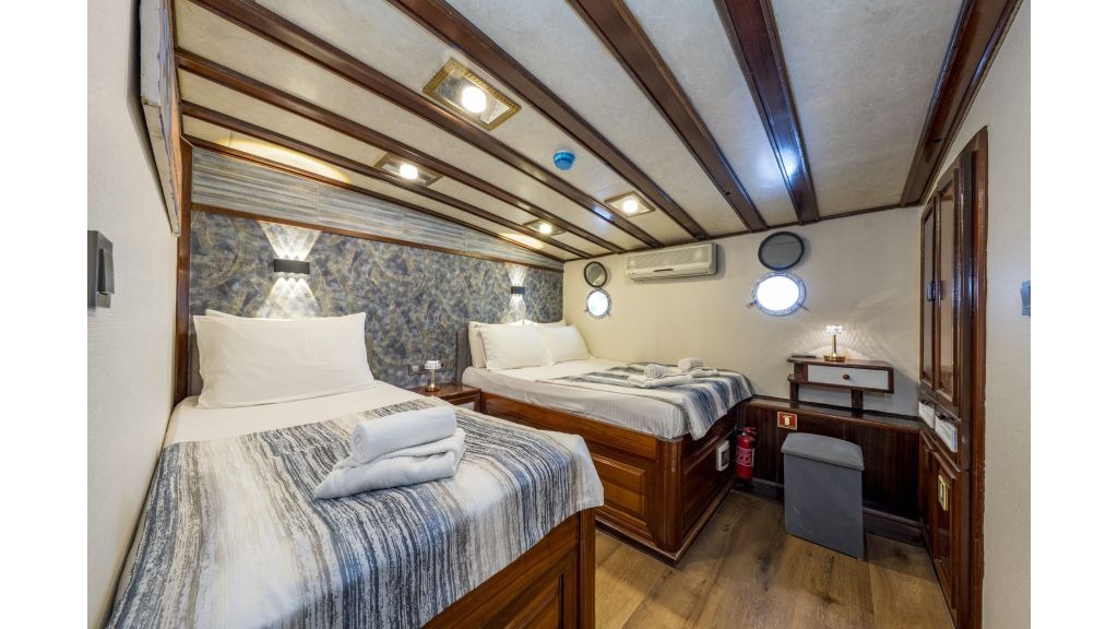 holiday-x-917-1024-576