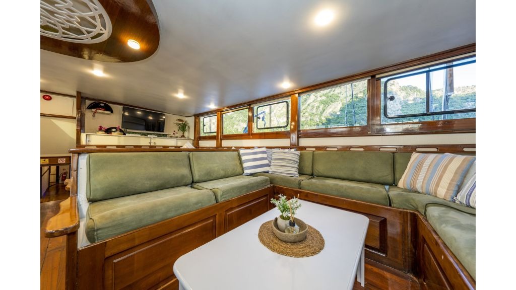 holiday-x-939-1024-576