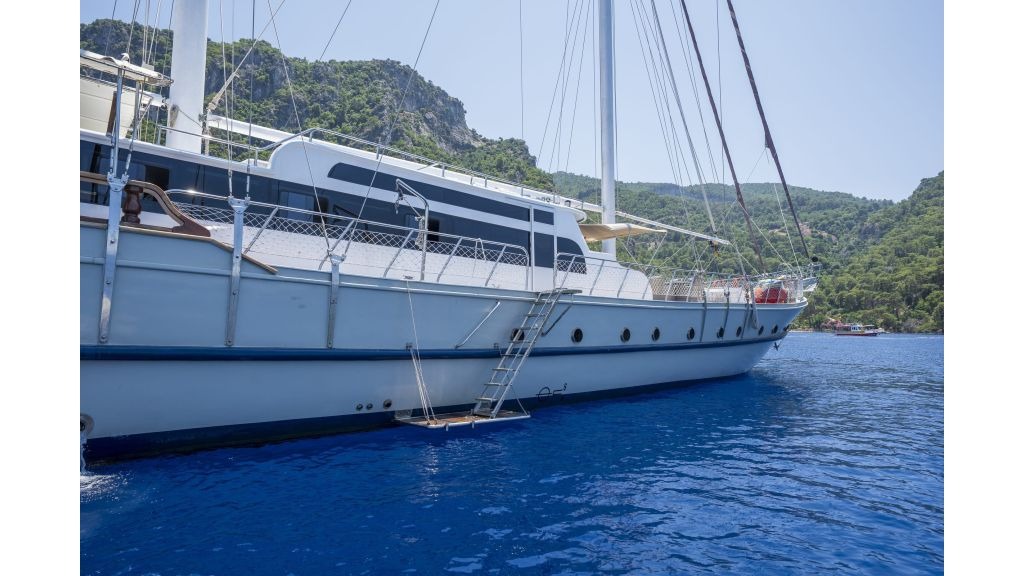 holiday-x-942-1024-576