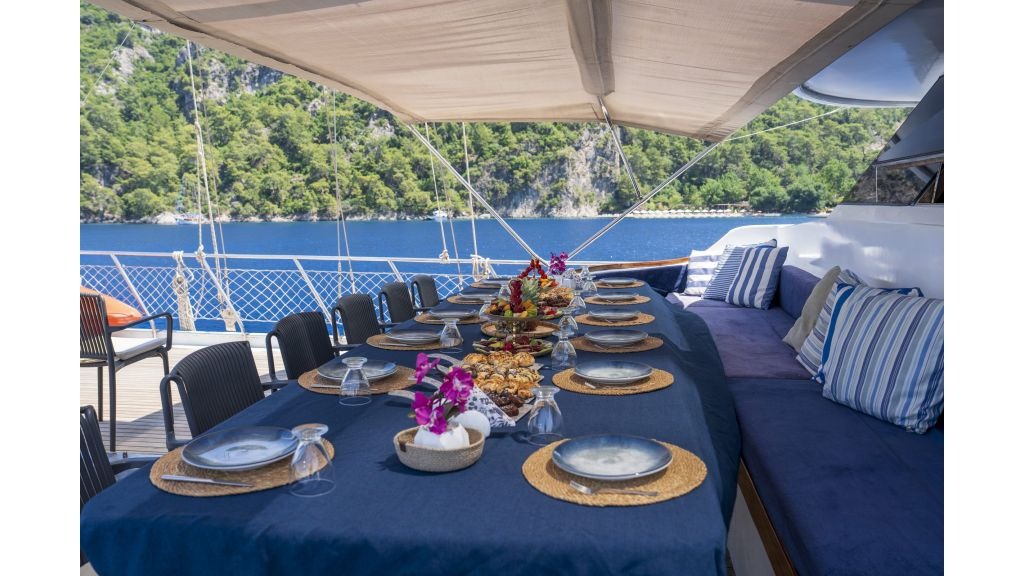 holiday-x-945-1024-576