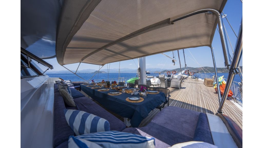 holiday-x-953-1024-576