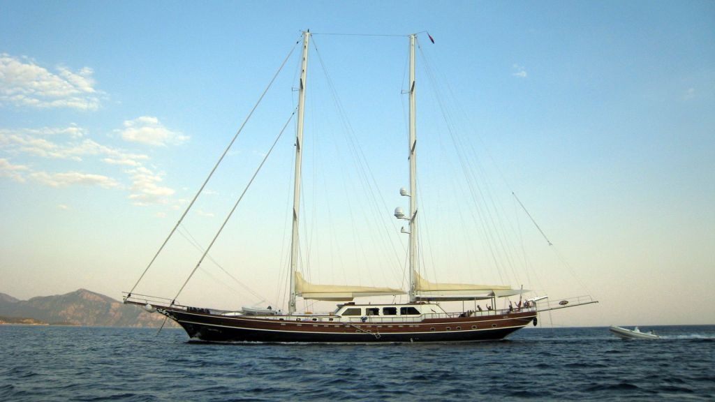 kaya-guneri-v-luxury-yacht-11-1024-576