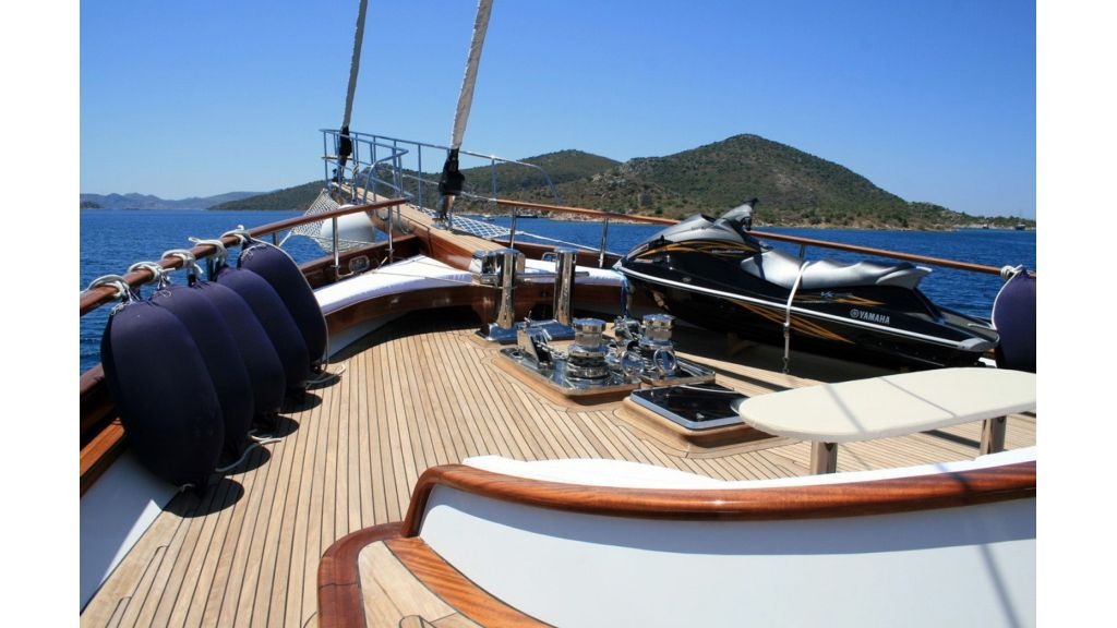 kaya-guneri-v-luxury-yacht-12-1024-576