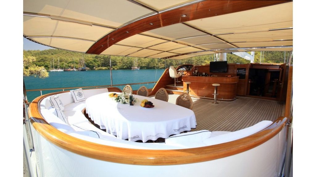 kaya-guneri-v-luxury-yacht-2-1024-576