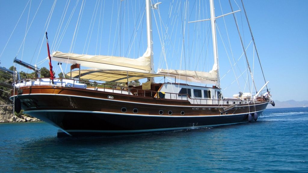 kaya-guneri-v-luxury-yacht-3-1024-576