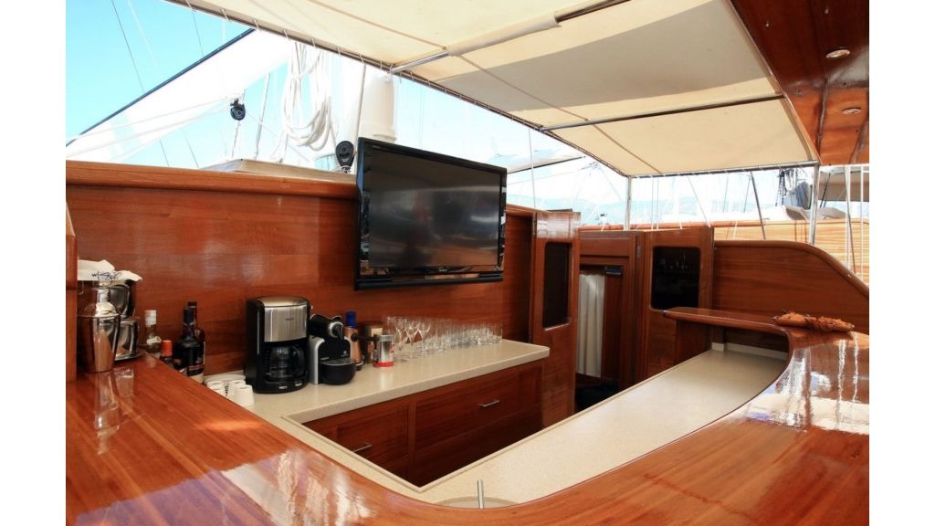 kaya-guneri-v-luxury-yacht-31-1024-576